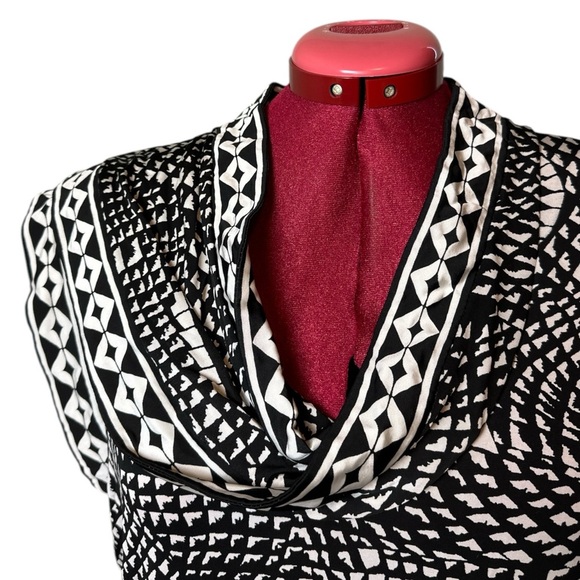 BCBGMAXAZRIA rayon spandex sleeveless pull on dress asymetrical collar - Picture 6 of 9